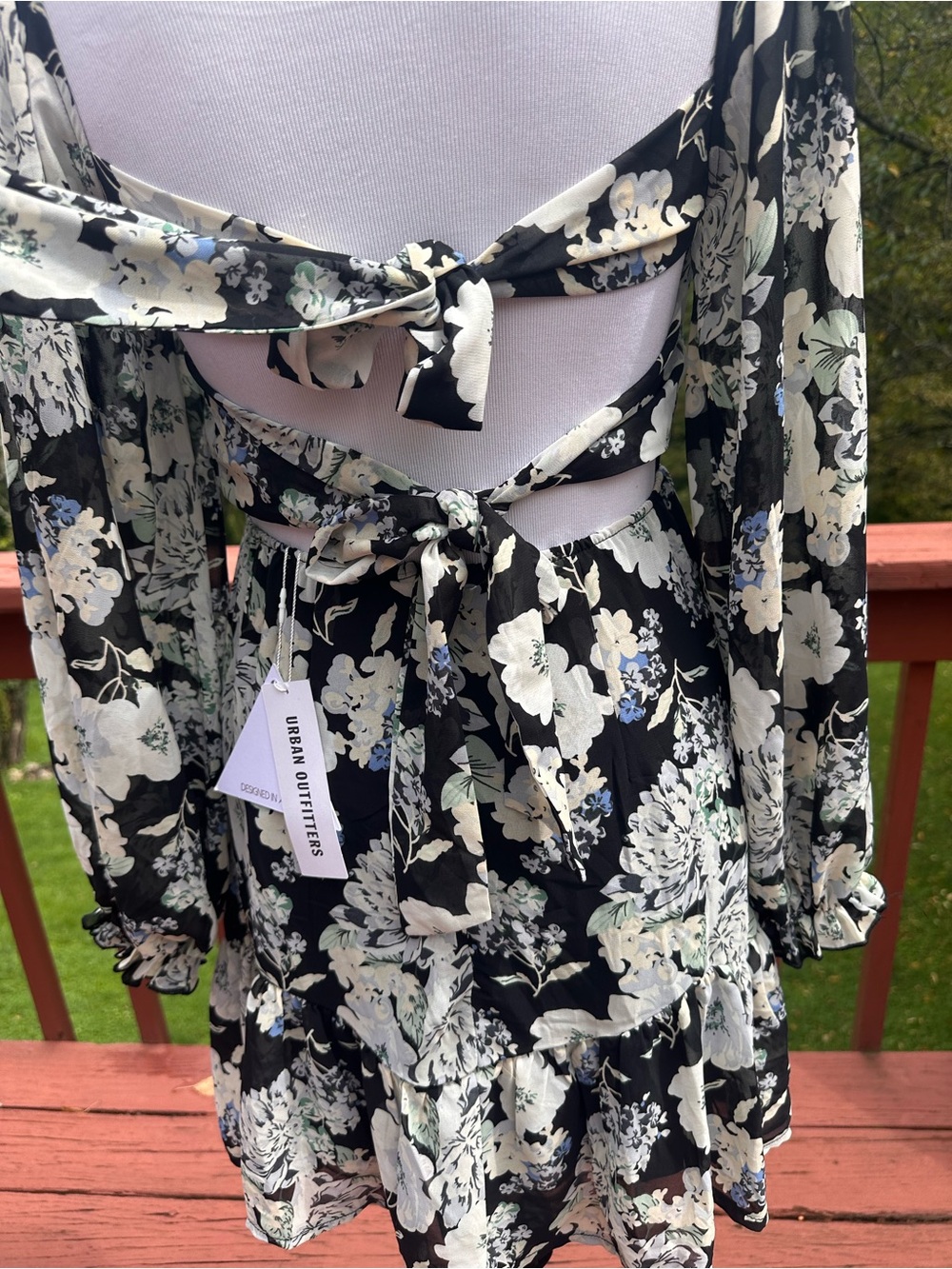 Urban Outfitters Love Triangle Black Floral Balloon-Sleeve Sweetheart Mini Dress - Picture 6 of 7